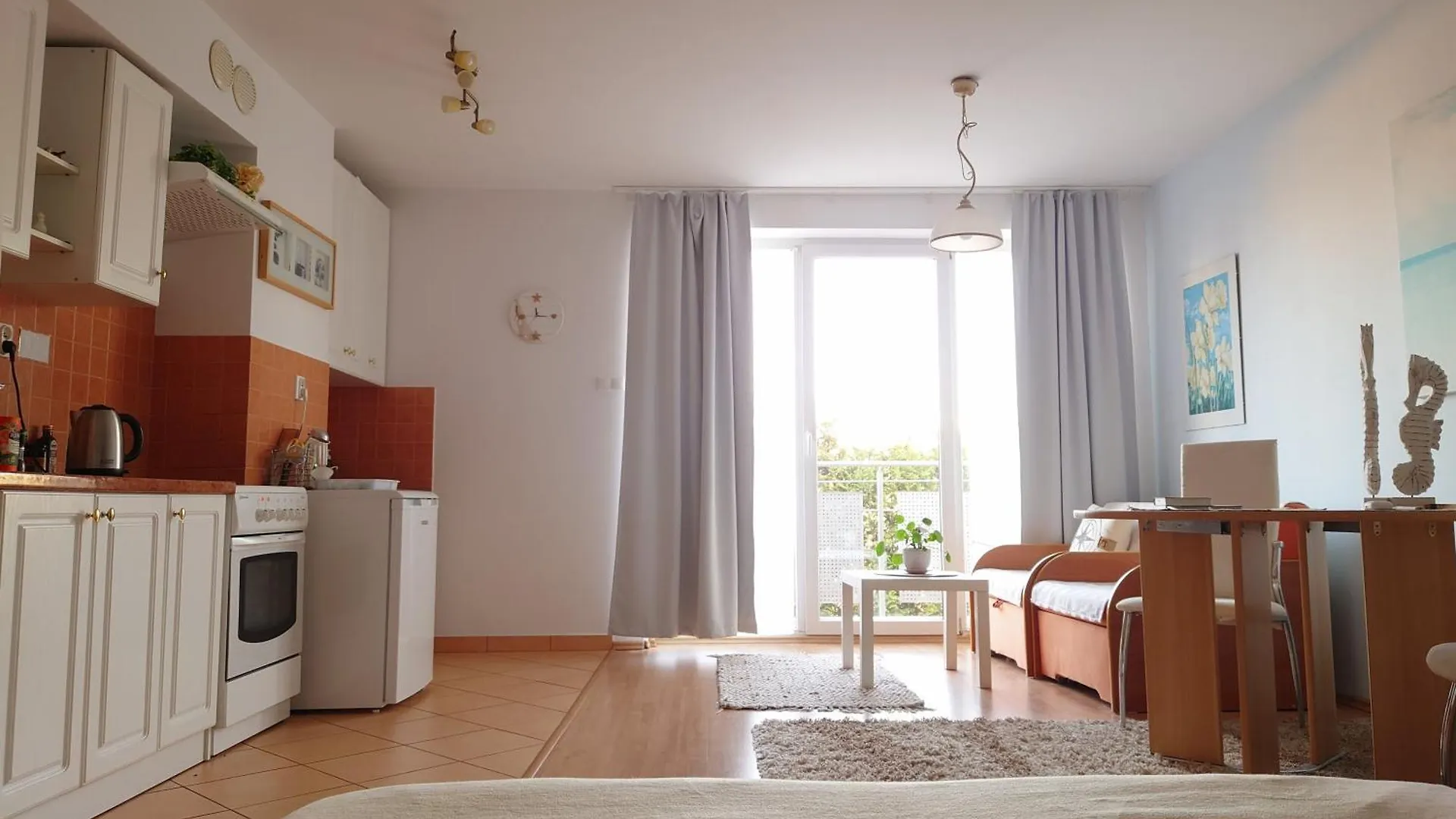 Strandnahe, Helle Ferienwohnung Fuer 2 Personen Kolobrzeg Poland